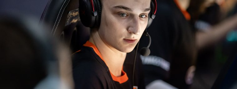 Обзор третьего матча игрового дня: GamerLegion vs Virtus.pro