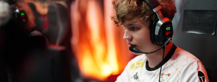 Игрок Virtus.pro Noticed назвал самых сильных оффлейнеров патча 7.37