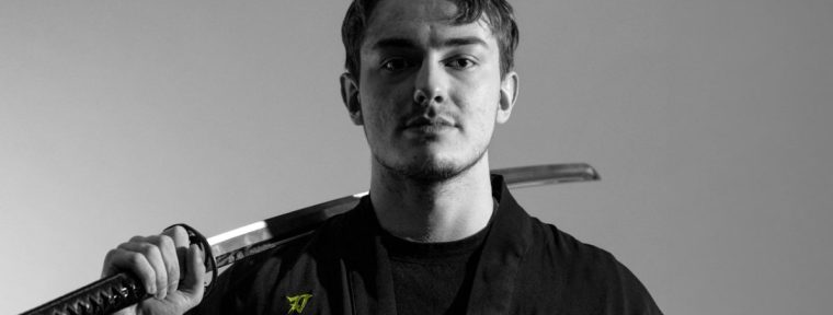 Игрок NiP не смог зайти на сервер в матче из-за блокировок античита Akros