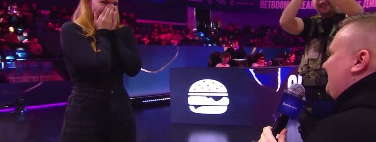 Зритель BetBoom Streamers Battle х Динамо CS #4 сделал предложение девушке на арене турнира — она сказала «да»