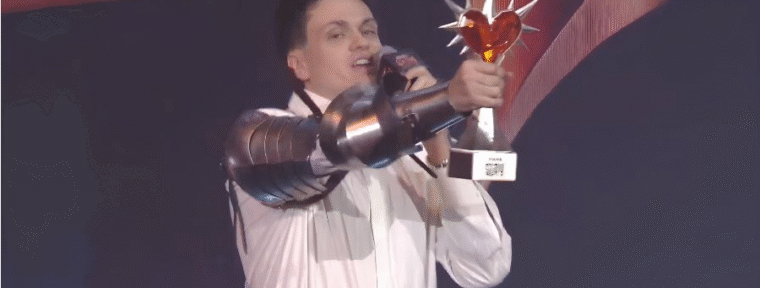 Стали известны победители премии SLAY 2025, а трансляция церемонии побила рекорд по онлайну. Самые важные новости за 3 декабря