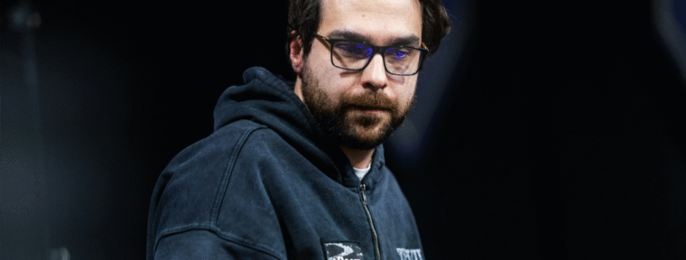 Тренер Team Spirit подарил фанату медаль с IEM Krakow 2026