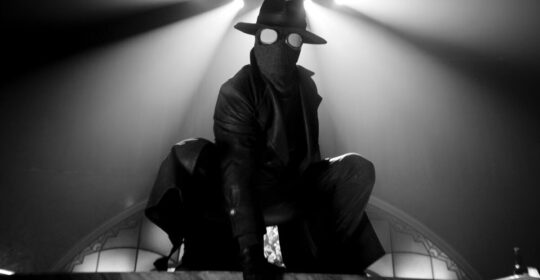 Показаны свежие кадры сериала «Паук-Нуар» с Николасом Кейджем